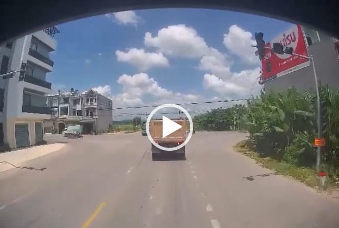 VIDEO TOÀN CẢNH: Trích xuất camera vụ TNGT tại ngã 4 Quang Tiến, Bắc Giang cũ