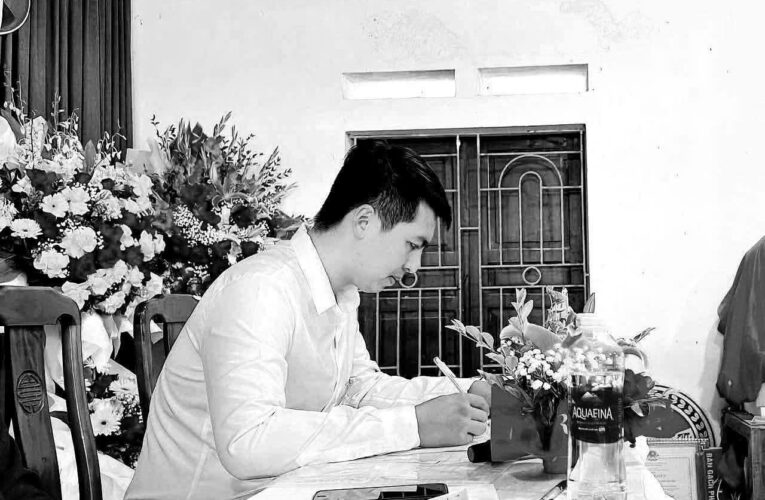[VD] Xót xa Bí thư chi bộ thôn trẻ tuổi tham gia chóng lũ lụt bị đột quỵ không qua khỏi tại Bắc Giang