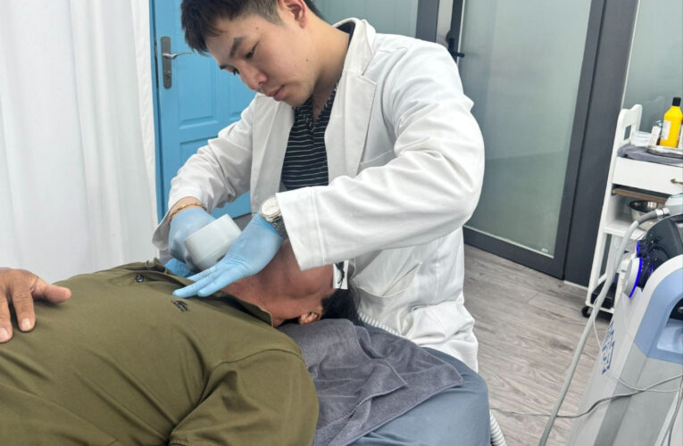 Nhóm bác sĩ dỏm biến nước cất thành ‘thuoc đặc trị’ để tiem truyền cho khách hàng, lừ* hơn 17 tỉ đồng