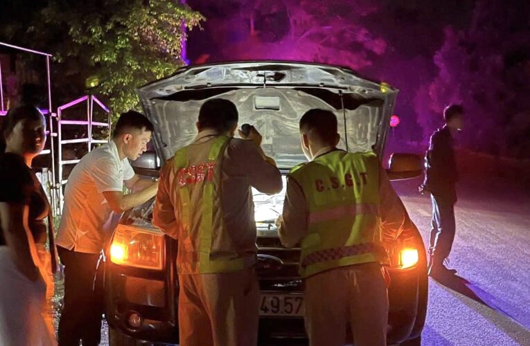 [VD] Tuyệt vời hành động đẹp của chiến sĩ csgt Lạng Sơn