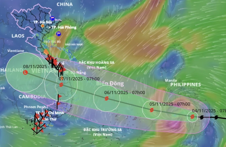 Dự báo rạng sáng mai bão Kalmaegi vào Biển Đông với cường độ cấp 13